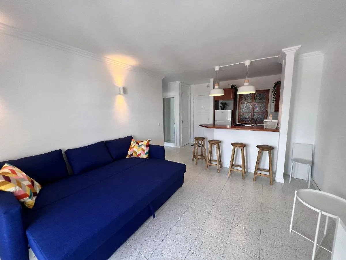 Bright And Quiet Windsor Park Apartment contacts